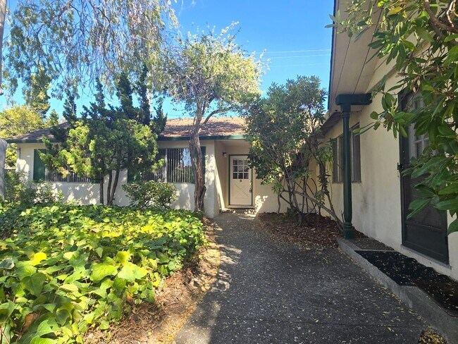Building Photo - 1712 Marshall Ct