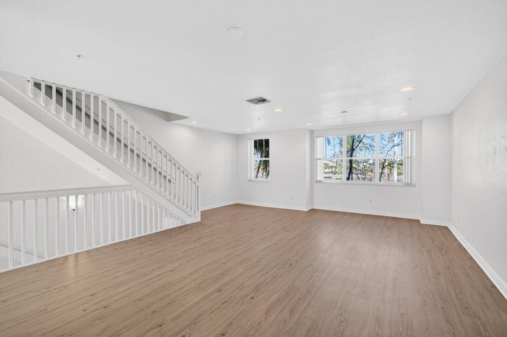 Building Photo - 770 Millbrae Ct