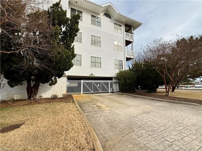 Building Photo - Coastal Comfort: Spacious 2-Bedroom Condo Retreat in Virginia Beach