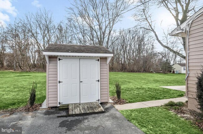 Building Photo - 6223 E Hemlock Dr