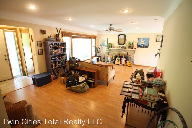 Building Photo - 3 br, 2 bath House - 535 E Minnehaha Parkway