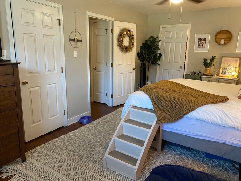 Primary bedroom - 5108 Bromley Ln