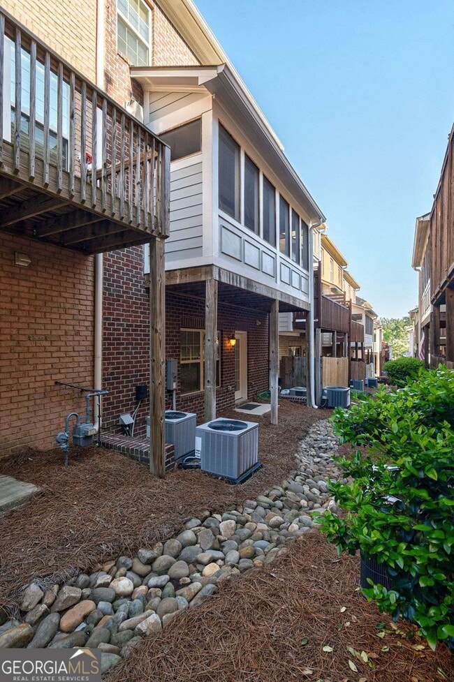 Building Photo - 2767 Durham Dr NE