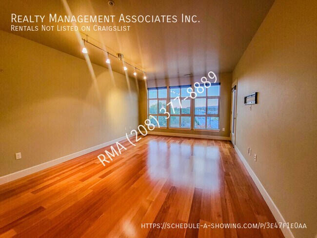 Building Photo - 406 S 13th St