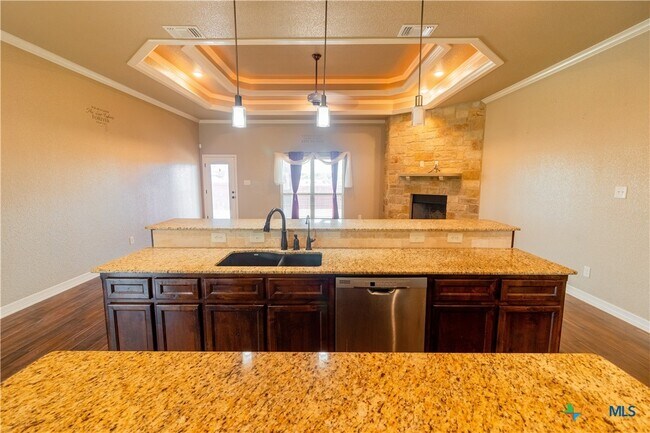 Building Photo - 2033 Catkins Ln