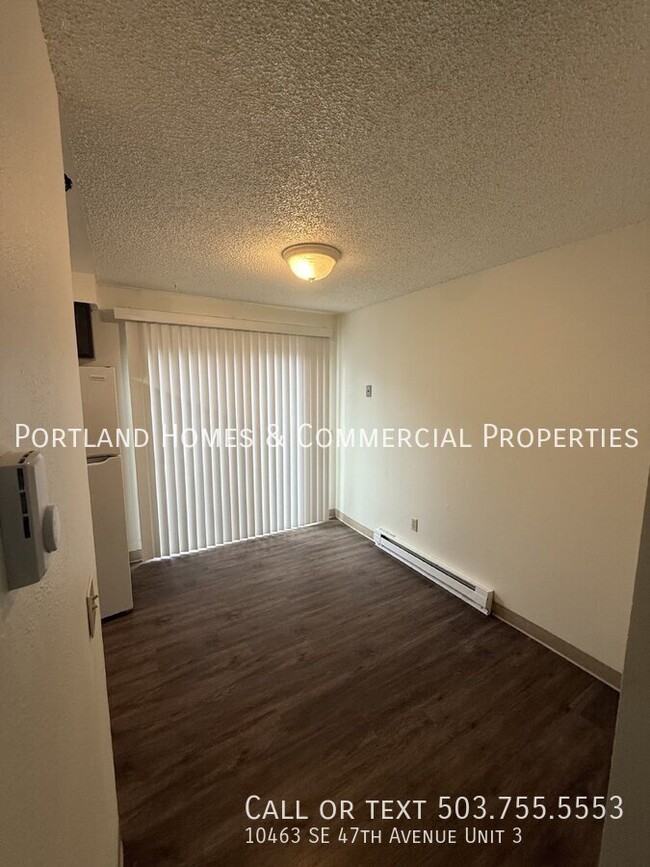 Building Photo - Milwaukie Triplex - 2 Bedroom