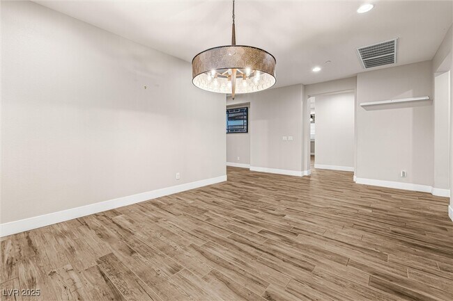 Building Photo - 4631 Amazing View St