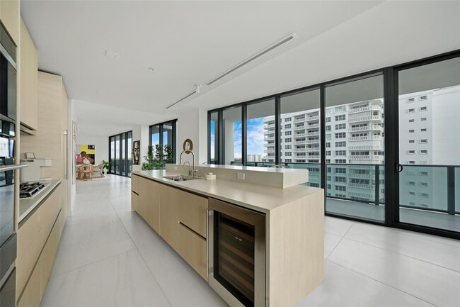 Building Photo - 900 N Ocean Blvd