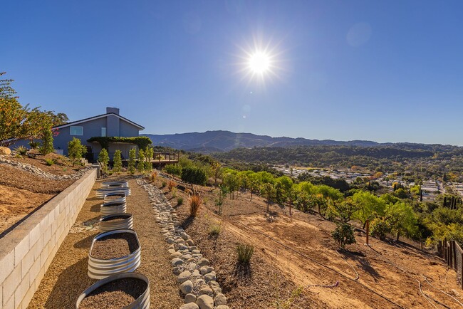 Building Photo - Amazing View Home