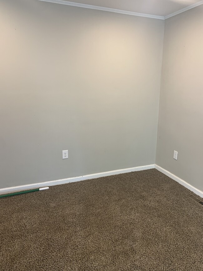 Building Photo - 64 Bidlack St