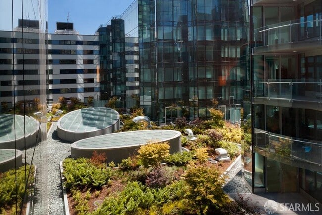 Building Photo - 318 Main St