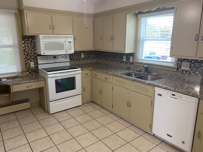 Building Photo - Beautiful 2 bed Rancher for Rent. Palmyra