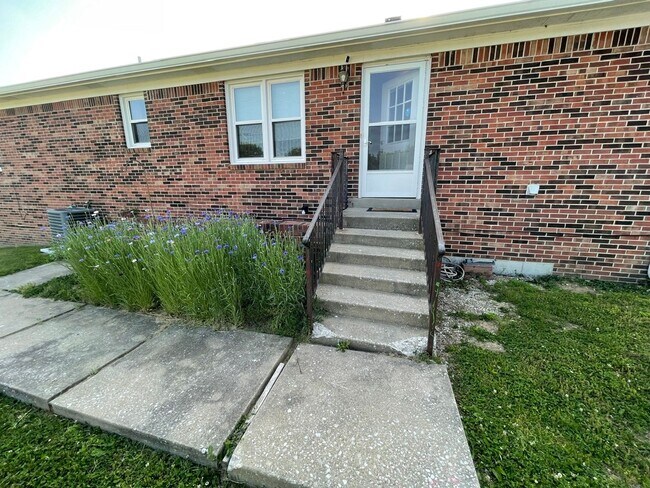 Building Photo - 111 Pleasureville Rd