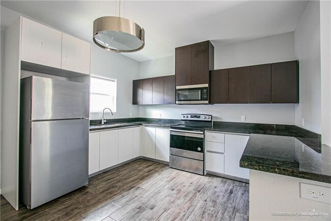 Building Photo - 14 Valeria St