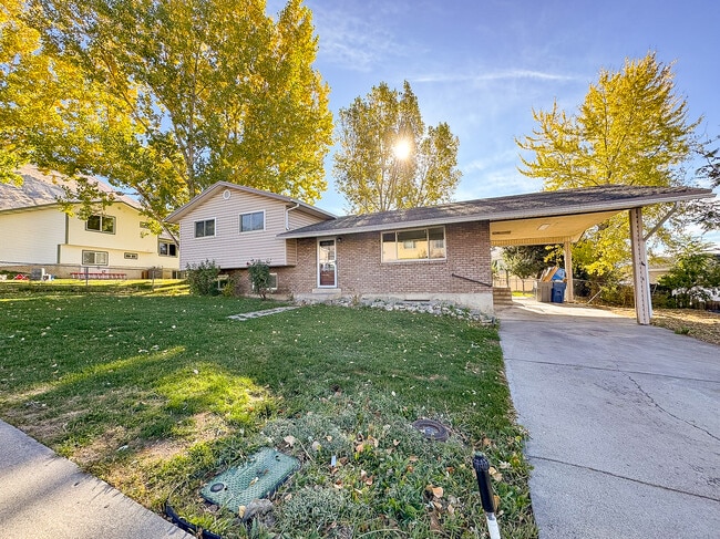 Building Photo - 1340 E Navajo Dr