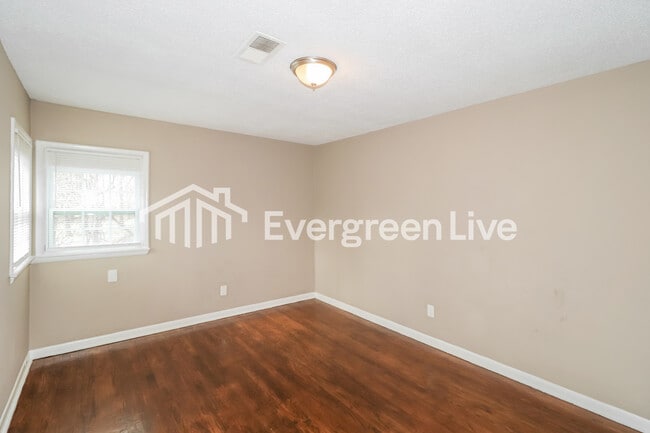 Building Photo - 3398 Scenic Hwy