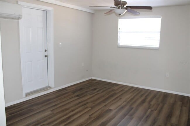 Building Photo - 10512 121st Ave