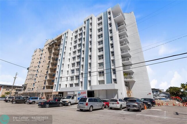 Building Photo - 2881 NE 33rd Ct