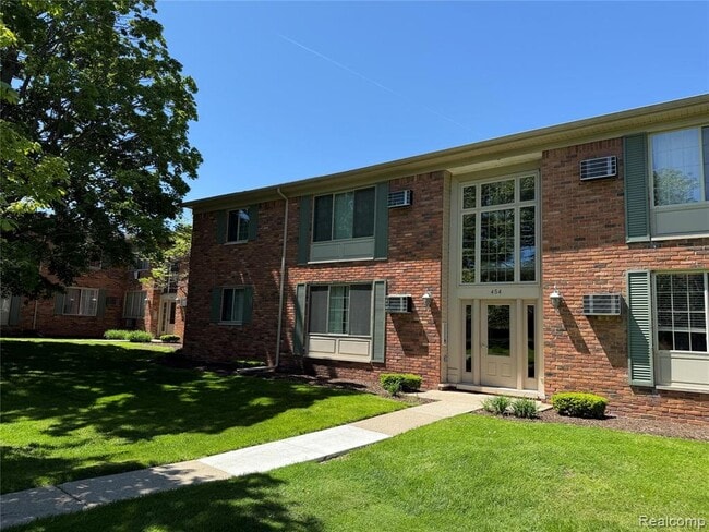 Building Photo - 454 Romeo Rd