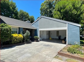 Building Photo - 11 Palamedes