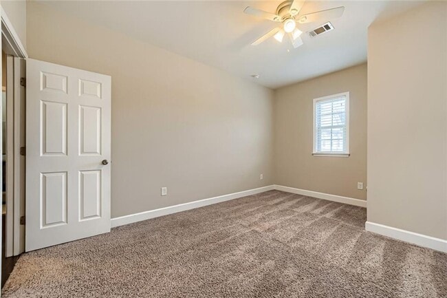 Building Photo - 2464 Norwood Dr SE