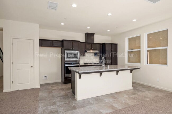 Building Photo - 555 N Cattail Ct