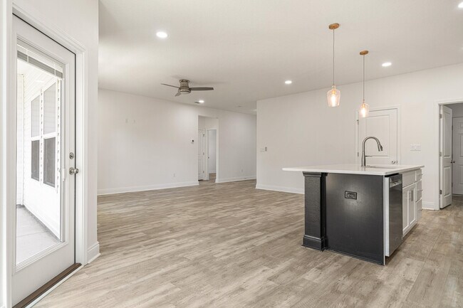 Building Photo - 4902 Kensington Ln