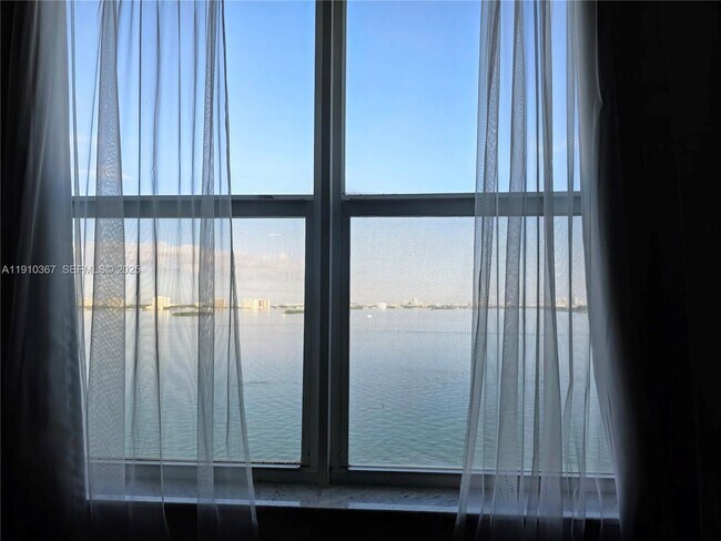 Building Photo - 1625 Kennedy Cswy