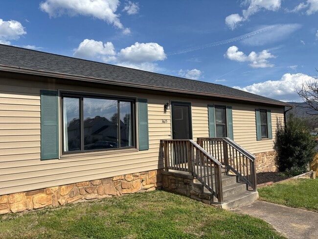 Building Photo - 3615 Ellen Dr