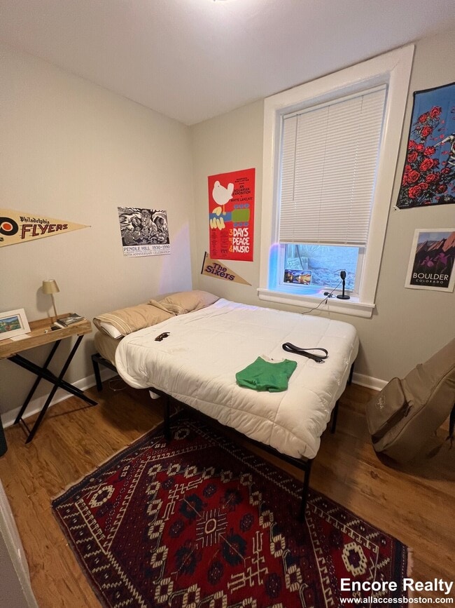 Building Photo - 145 Endicott St