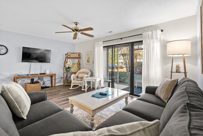 Building Photo - 1st Floor Seasonal Rental Available Octobe...