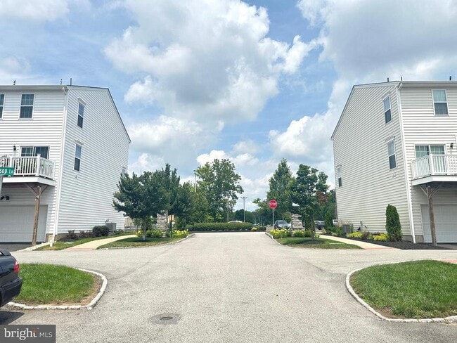 Building Photo - 13 Hedley Ln