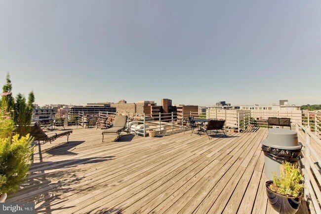 Building Photo - 1545 18th St NW