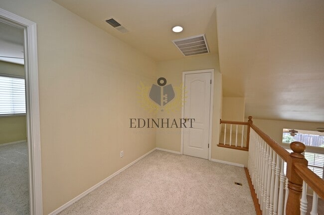 Building Photo - 3750 W Vincent Ln