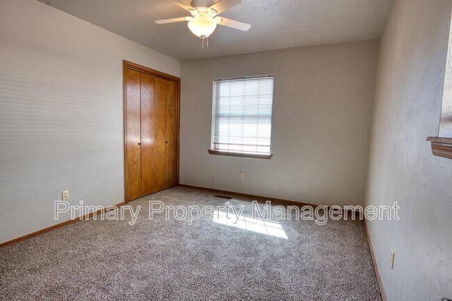 Building Photo - 303 Kimberly Ln