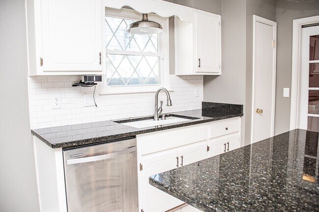 Building Photo - 17 8th St