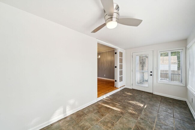 Building Photo - Adorable Home in the Heart of Midtown!