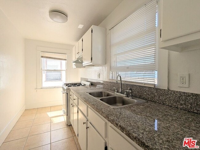 Building Photo - 419 N Virginia Ct