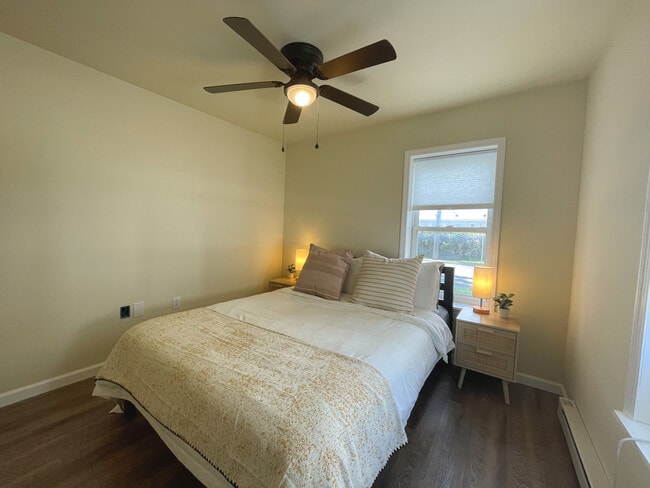 Building Photo - 100 Miller St