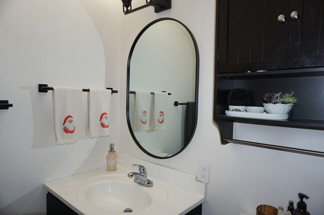 Full Bathroom 2 - 16572 SW 10th St