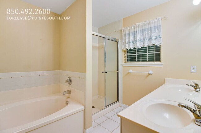 Building Photo - 366 Bay Tree Dr