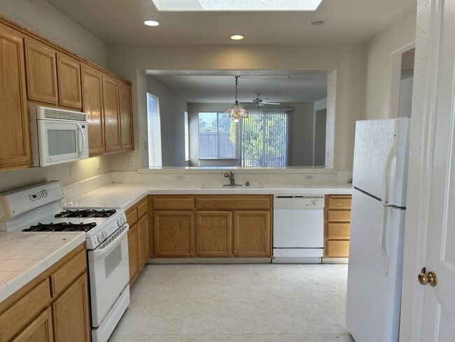 Building Photo - Gorgeous 3 Bedroom, 2 Bath Home in America...