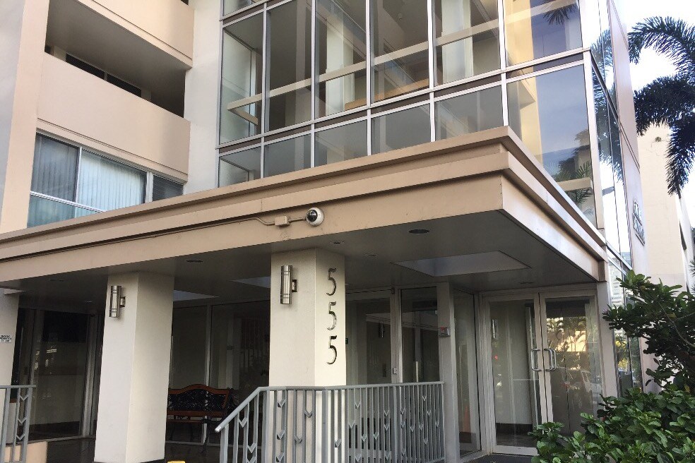 Building Photo - 555 University Ave