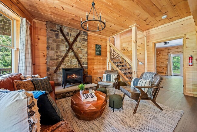 Building Photo - 208 Tunnel Ridge Dr