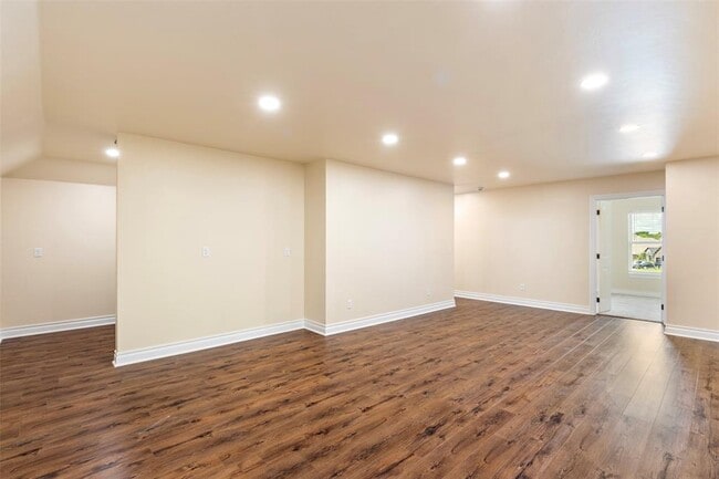 Building Photo - 1504 Sandpiper Ln