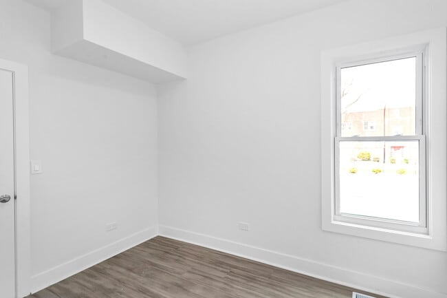 Building Photo - 1407 S 59th Ct