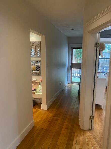 Building Photo - 1038 Beacon St