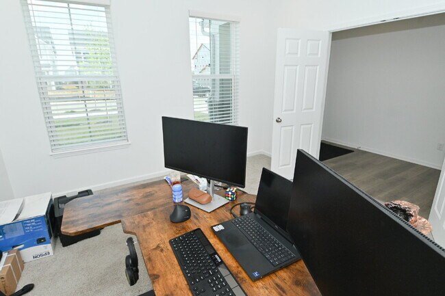 Building Photo - "Spacious 5-Bedroom Retreat with Luxurious Quartz Countertops & Fireplace on Deerberg Drive!"