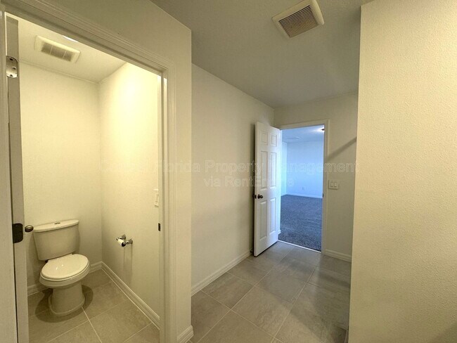 Building Photo - 2958 Sunstar Dr