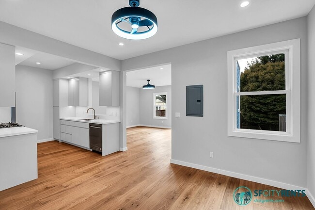 Building Photo - Sunnyside: Newly Renovated Single Family H...